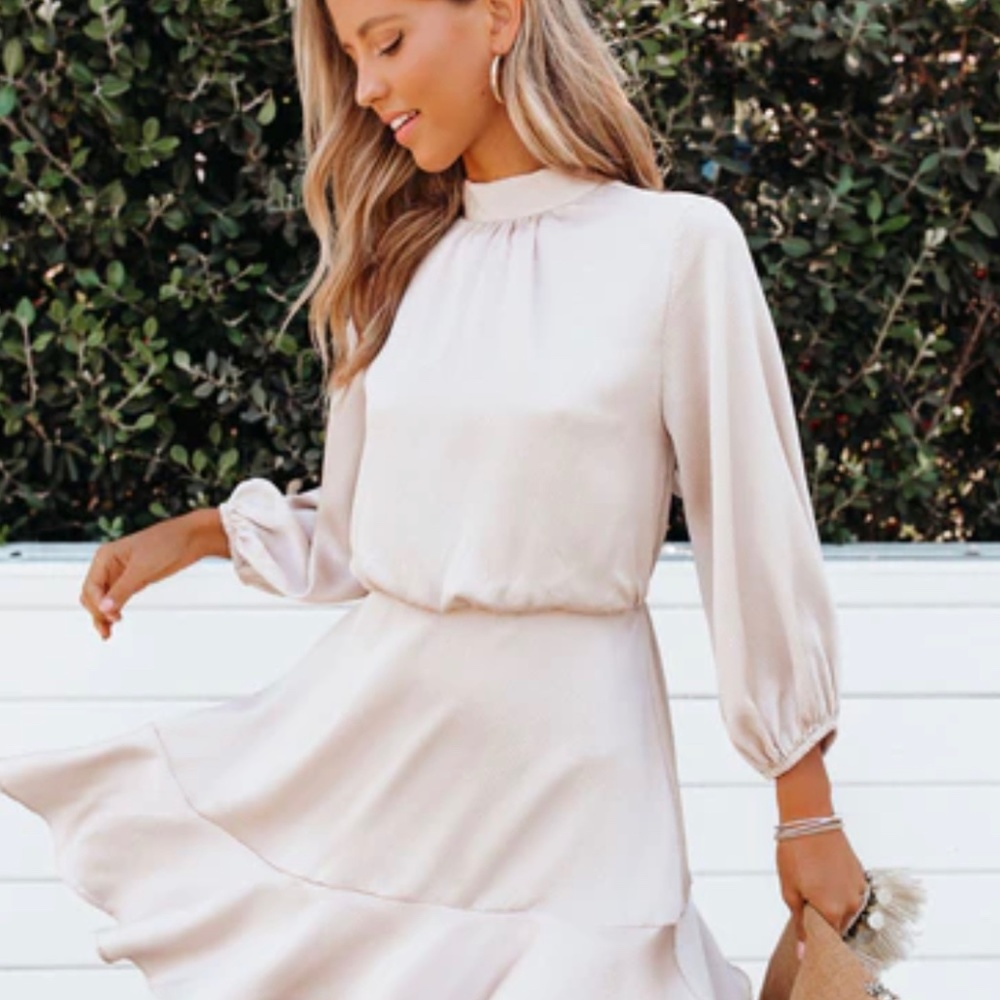 Vici Cream colored dress Size medium